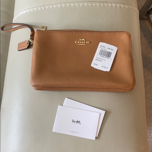 New beige coach wristlet - Picture 1 of 4